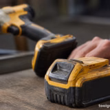 Чому акумулятор DeWalt не тримає заряд і як це виправити