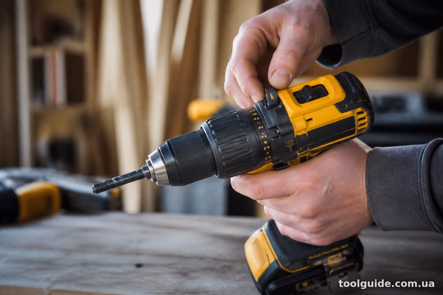 Як налаштувати ударний режим на дрилі DeWalt