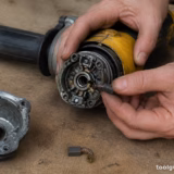 Як замінити щітки на болгарці Stanley своїми руками
