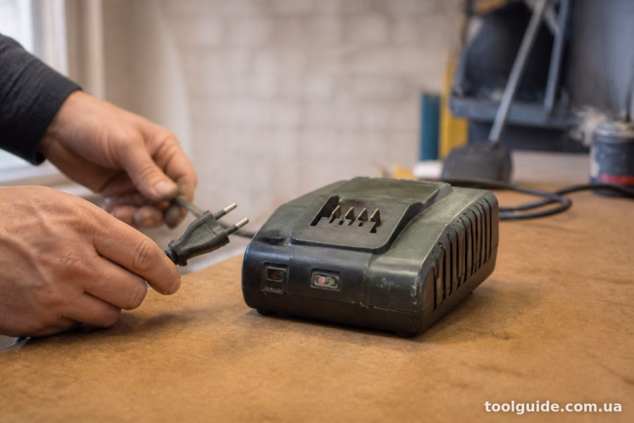Кабель і сам блок живлення